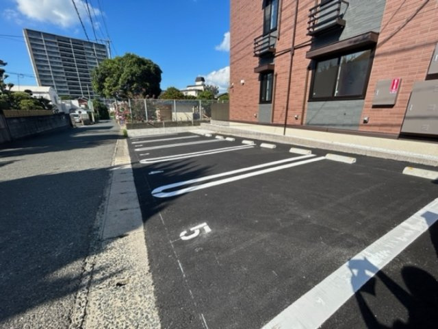 【駐車場】 | アヴニール藤松 | 同タイプの室内写真です。現況を優先させて頂きます。