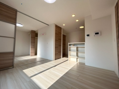 【居間・リビング】 | D-room浜町 | 同タイプの室内写真です。現況を優先させて頂きます。