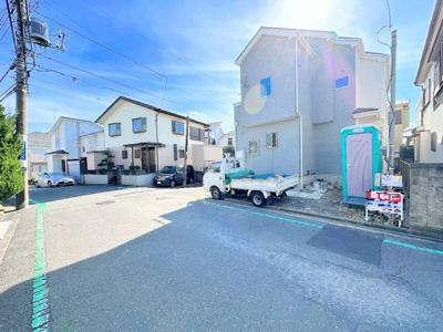 【前面道路含む現地写真】 | ◆◇東永谷３丁目　新築戸建て◇◆ | ◆前面道路も幅員があり車の運転も安心！前面道路は閑静な住宅地。車通りの少ない道路です。お子様にも安心です。