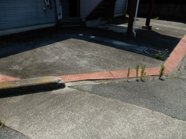 コーポ御立の駐車場