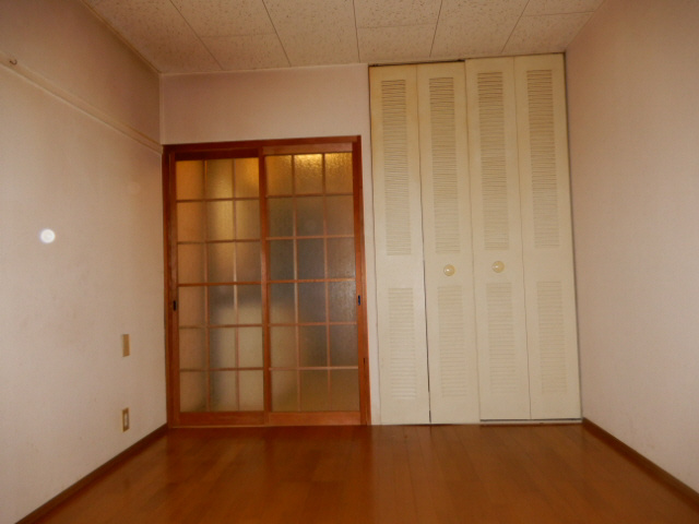 東辻井ハイツの居間・リビング