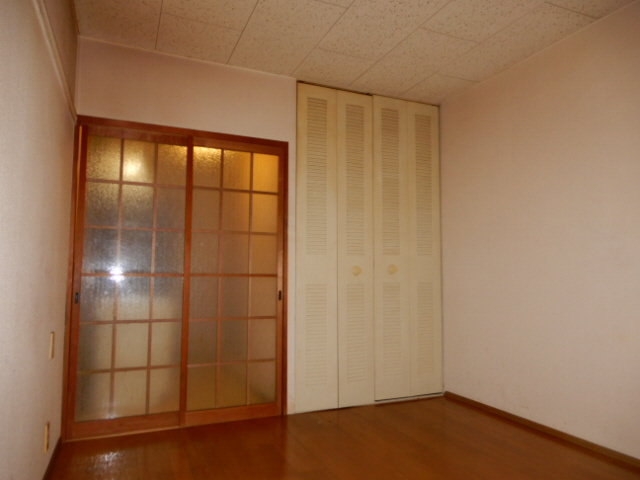 東辻井ハイツの居間・リビング