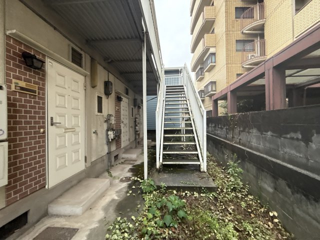 東辻井ハイツのエントランス