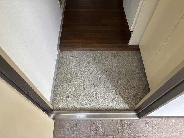 Uマンションの玄関