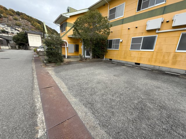 Uマンションの駐車場