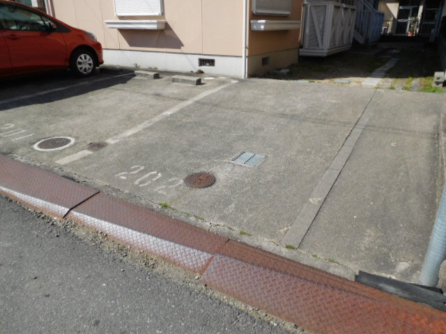 リヴァティー辻井の駐車場