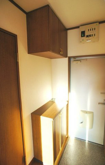 シャルム津福の玄関|収納もある玄関です