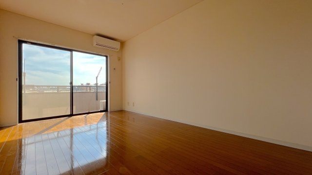 OSTクレスタの洋室