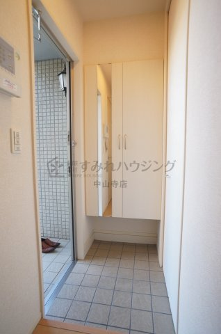 ヴィラソレアーダ中野　C棟の玄関