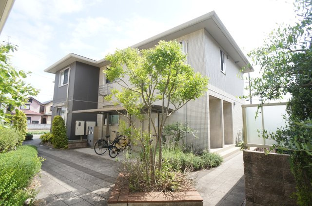 ヴィラソレアーダ中野　C棟の外観