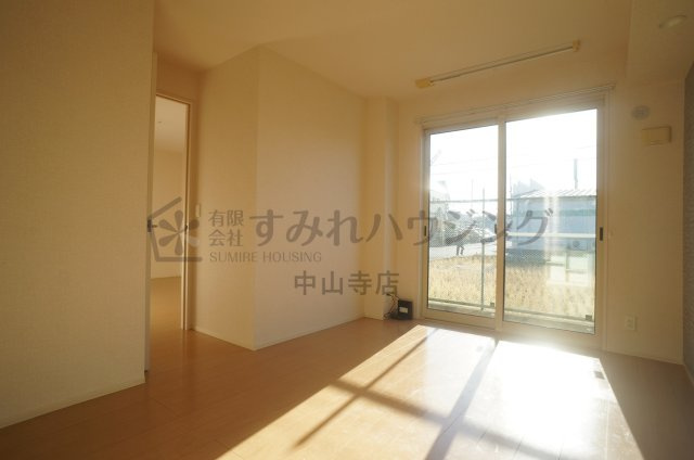 ヴィラソレアーダ中野　C棟の居間・リビング