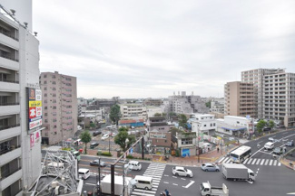 【展望】 | 眼前に広がる空の雄大さと、このお部屋の自慢の一つである「眺望」をご覧ください。毎日、この景色を独り占めできる新生活に夢が広がります。～即日のご見学可能～　お問合せはお気軽にどうぞ。