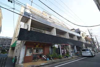 【外観】 | さほど大きなサイズではありませんが、清潔感があり、好感の持てるマンション外観。ぜひ一度、現地でご覧ください。～即日のご見学可能～　お問合せはお気軽にどうぞ。