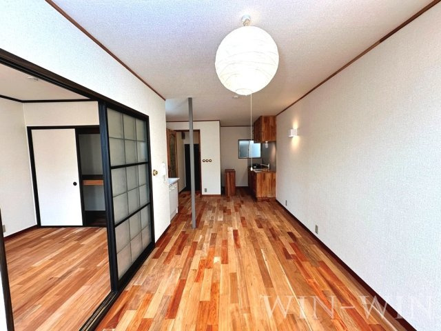 ユトリロ芦原駅の居間・リビング