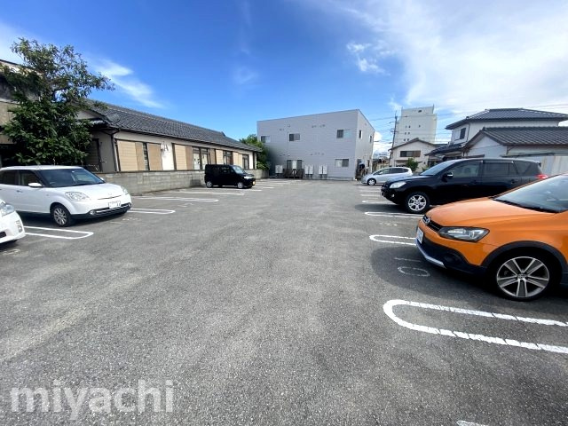 ピース・ヴィラ　Aの駐車場