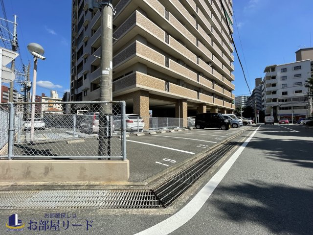 エバーライフ久留米中央の駐車場