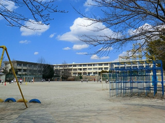松戸市立松飛台小学校まで300ｍ