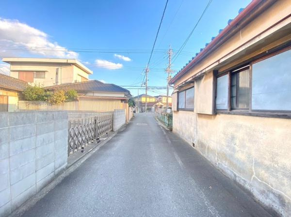 和歌山市福島　アパートの前面道路含む現地写真