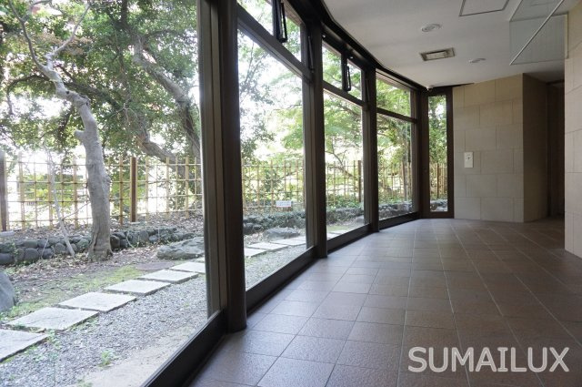 熊本市中央区小沢町の賃貸マンションのエントランス