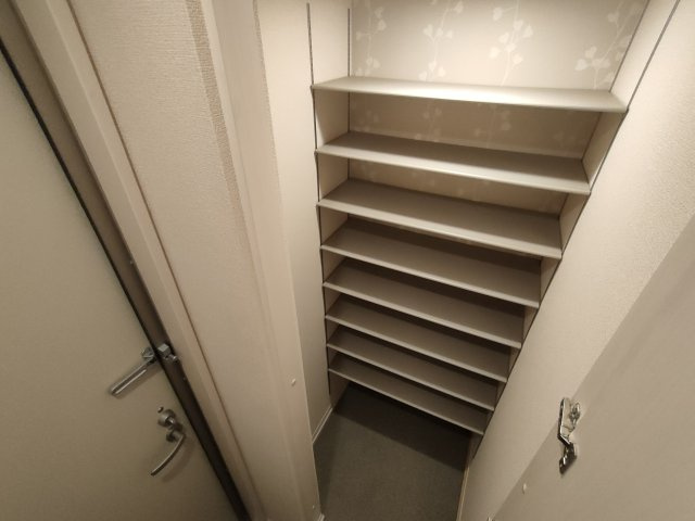 【収納】 | セピアコートA館 | 玄関横の靴収納スペースです