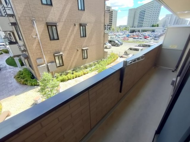 【バルコニー】 | セピアコートA館 | バルコニーからの眺めを楽しみながら食事をしませんか