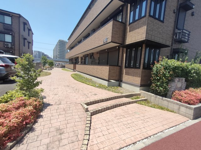 セピアコートA館のその他共用部分|エントランスまでの通路です