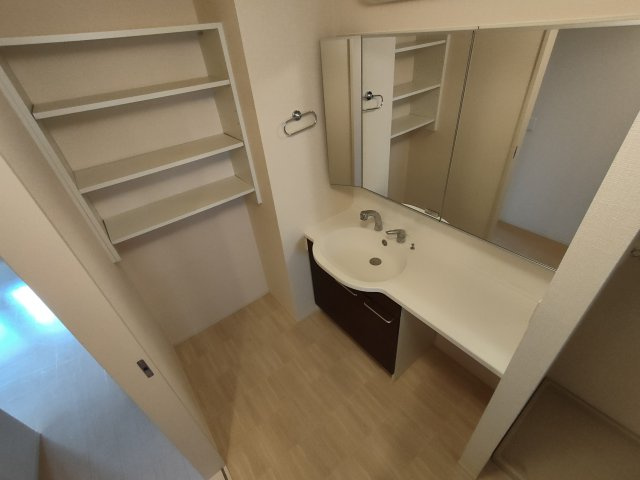 【独立洗面台】 | セピアコートA館 | 独立洗面台、朝の身支度には欠かせません