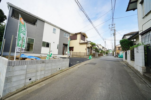 【横浜市旭区川島町1585-2新築戸建て】★仲介手数料無料★（鶴ヶ峰小学校・西谷中学校）の前面道路含む現地写真