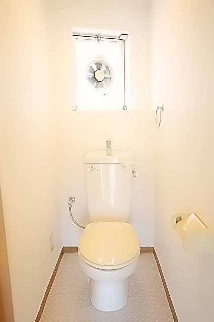 ヤカタハイツのトイレ|コンパクトで使いやすいトイレです