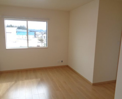 【居間・リビング】 | URBAN CUBIC鷹巣 | 現況写真については同サイズの他部屋の写真を使用しています。写真と現況が異なる場合は現況を優先いたします。