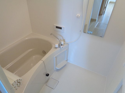 【浴室】 | URBAN CUBIC鷹巣 | 現況写真については同サイズの他部屋の写真を使用しています。写真と現況が異なる場合は現況を優先いたします。