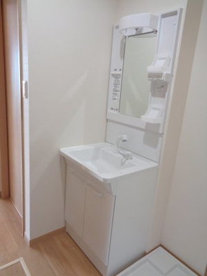 【洗面所】 | URBAN CUBIC鷹巣 | 現況写真については同サイズの他部屋の写真を使用しています。写真と現況が異なる場合は現況を優先いたします。