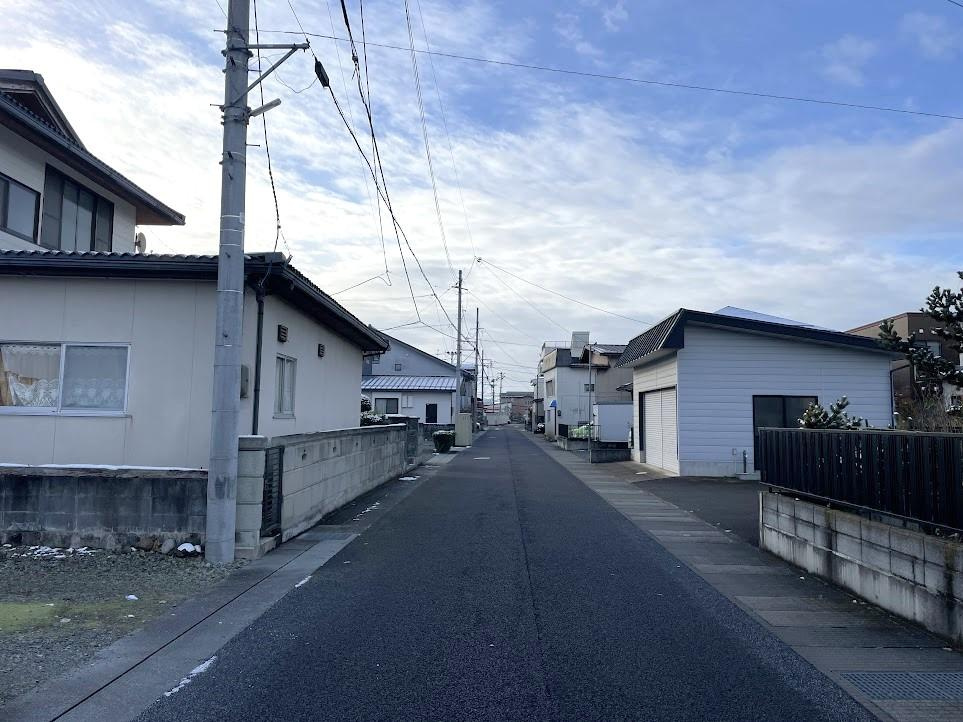 天童市老野森建売住宅【1号棟】の前面道路含む現地写真|前面道路になります。