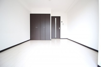【寝室】 | レグルス阿倍野 | 洋室8帖　ゆったりとしたお部屋です♪