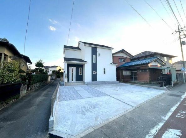 高崎市新町8期（全1棟）1号棟の前面道路含む現地写真