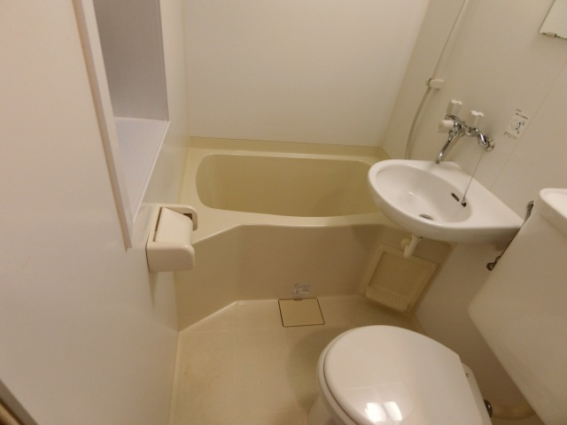 マルサンビルの浴室|ゆったり過ごせるお風呂です