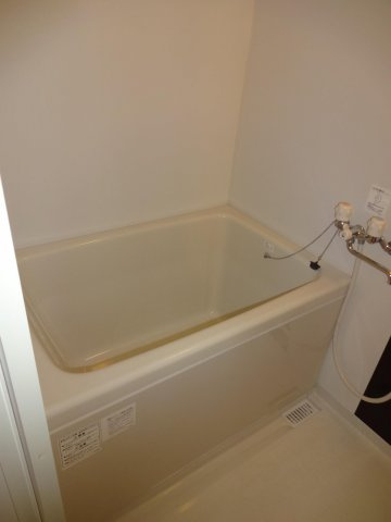 J-PLACE東町の浴室|日々の暮らしに欠かせないお風呂です※同タイプのお部屋になります。