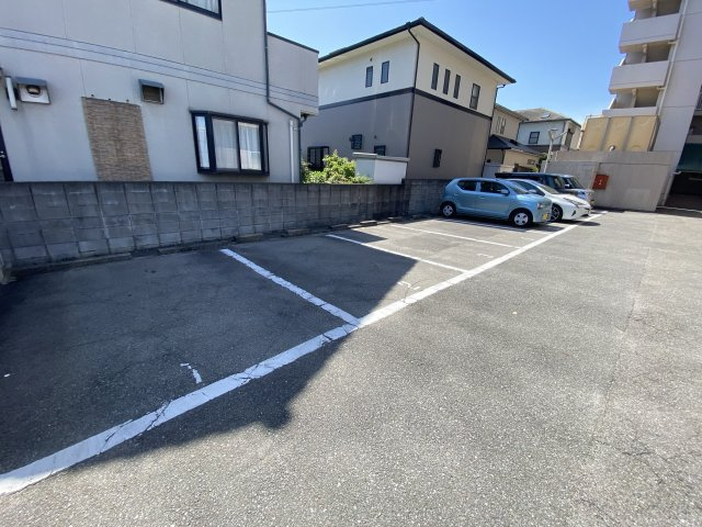 グリーンハイツ東山の駐車場