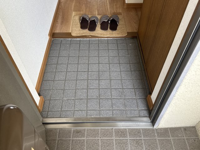 デランテ蓼野の玄関