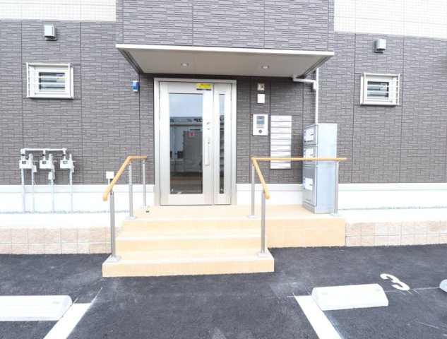 熊本市南区江越２丁目のアパートのエントランス