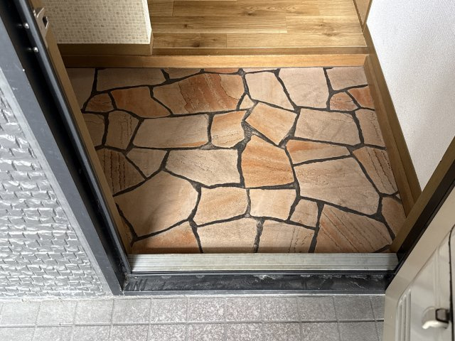 グランドール・ユウＡ棟の玄関