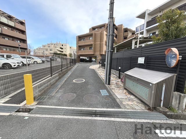 ボヌール千里中央の駐車場