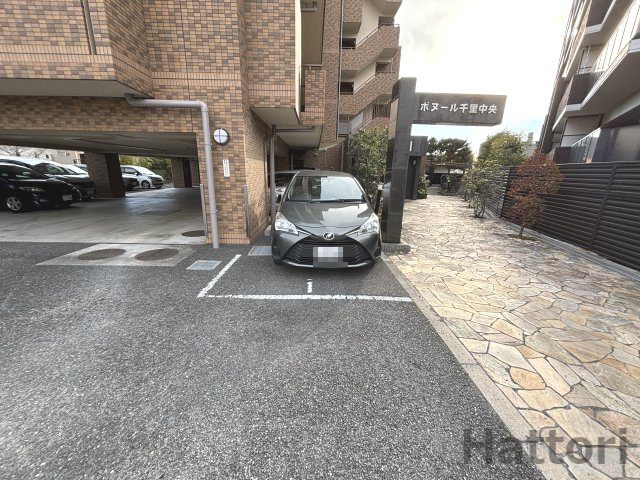 ボヌール千里中央の駐車場