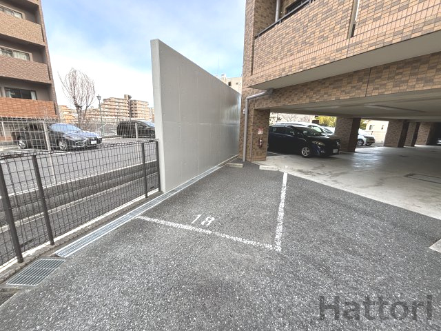 ボヌール千里中央の駐車場