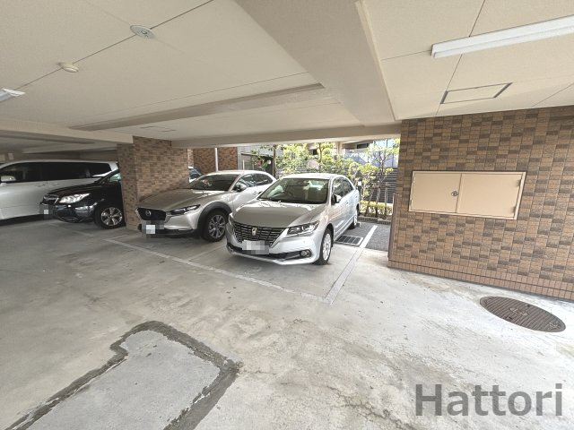 ボヌール千里中央の駐車場