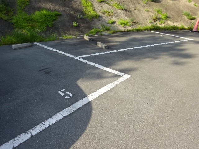 ウィルモア垂水D棟の駐車場