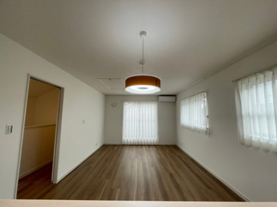 【居間・リビング】 | 郷地町貸家 | 2階リビングルーム
※前回募集時の写真です。現状優先