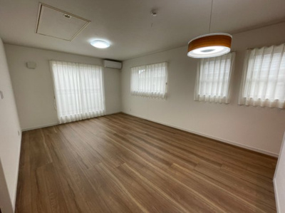 【居間・リビング】 | 郷地町貸家 | 2階リビングルーム
※前回募集時の写真です。現状優先