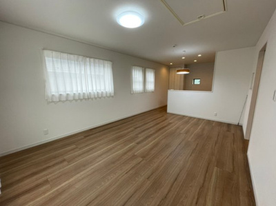 【居間・リビング】 | 郷地町貸家 | 2階リビングルーム
※前回募集時の写真です。現状優先