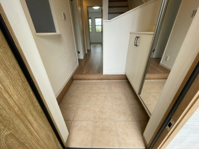 【玄関】 | 郷地町貸家 | ※前回募集時の写真です。現状優先